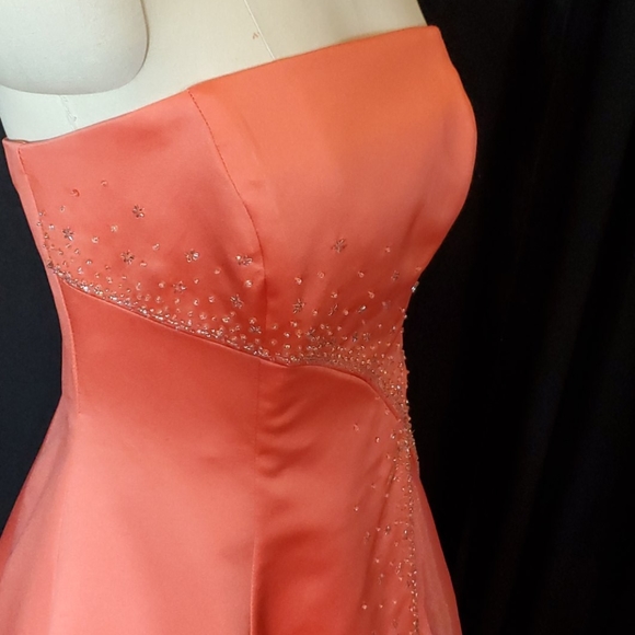 David's Bridal Melon Satin dress, 6, strapless - Picture 8 of 11